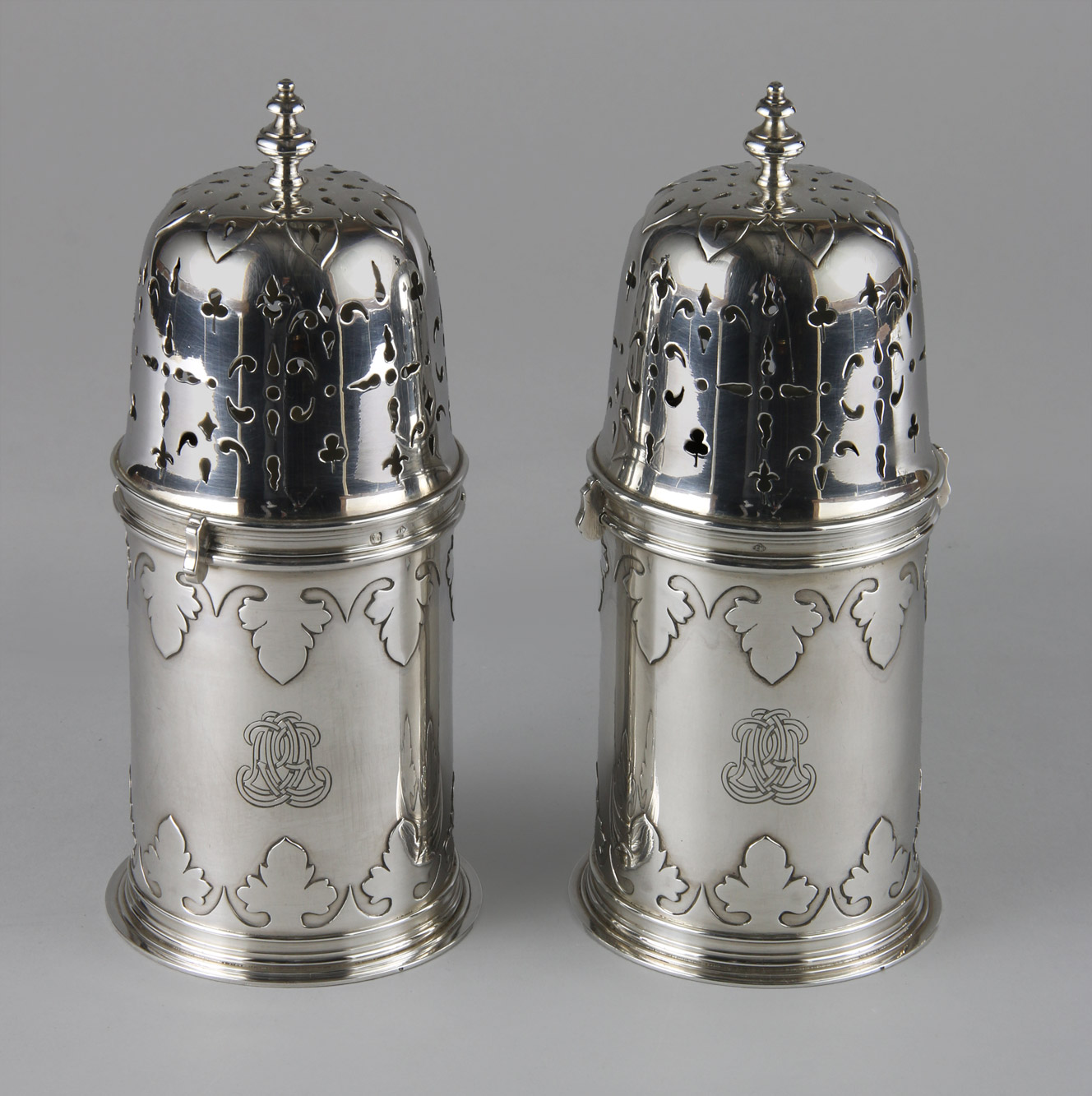  PAR DE CERNIDORES FRANCESES PUIFORCAT. 