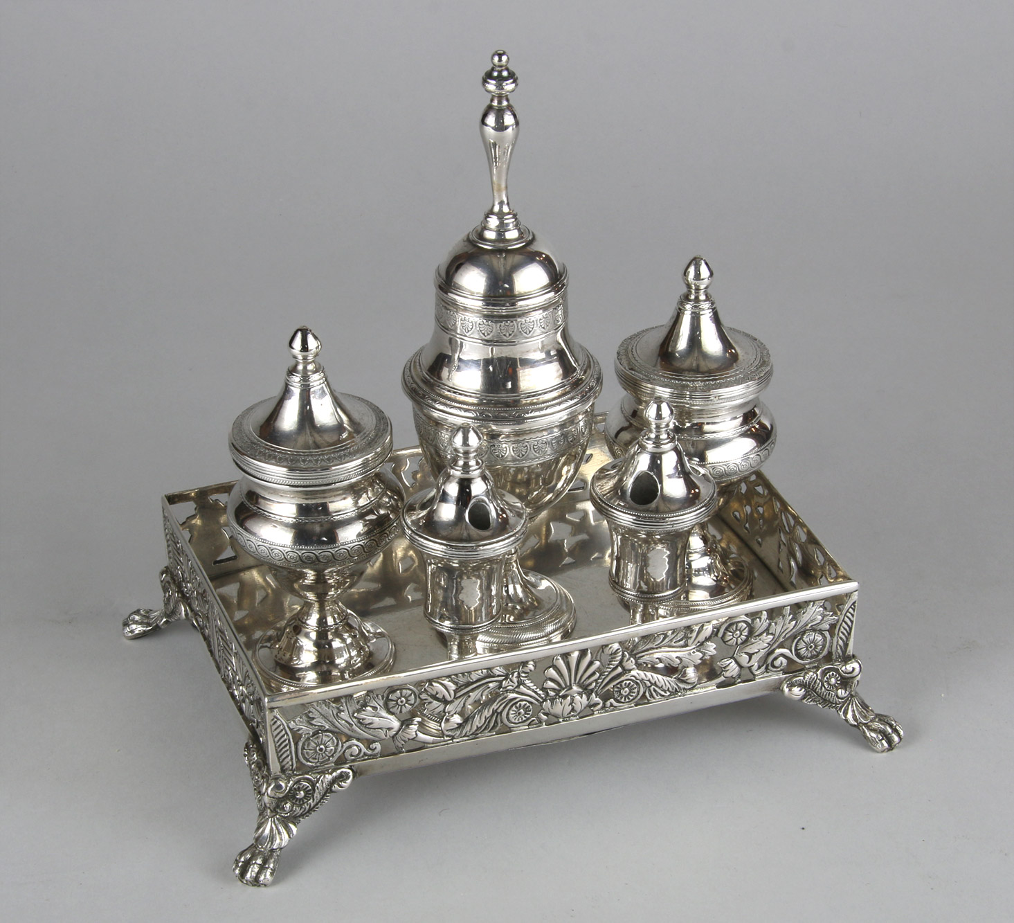  PEQUEÑO TINTERO DE PLATA EUROPEA SELLADA. 