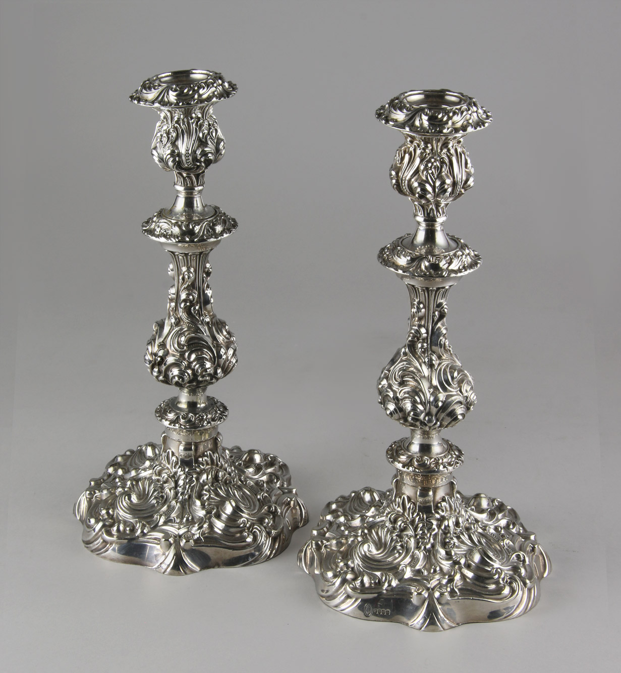  PAR DE CANDELEROS INGLESES E.P.N.S. PLATEADO. 