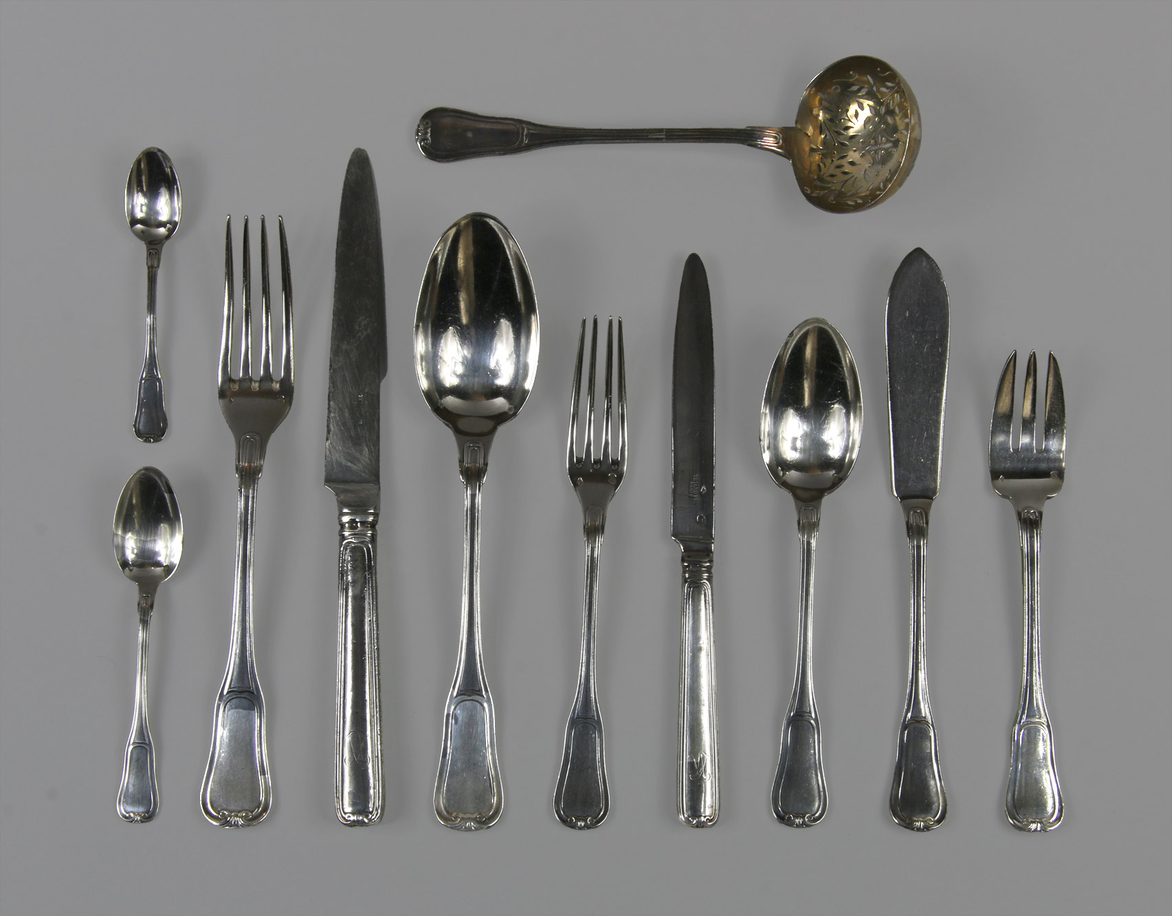  JUEGO DE CUBIERTOS DE PLATA FRANCESA TETARD. 