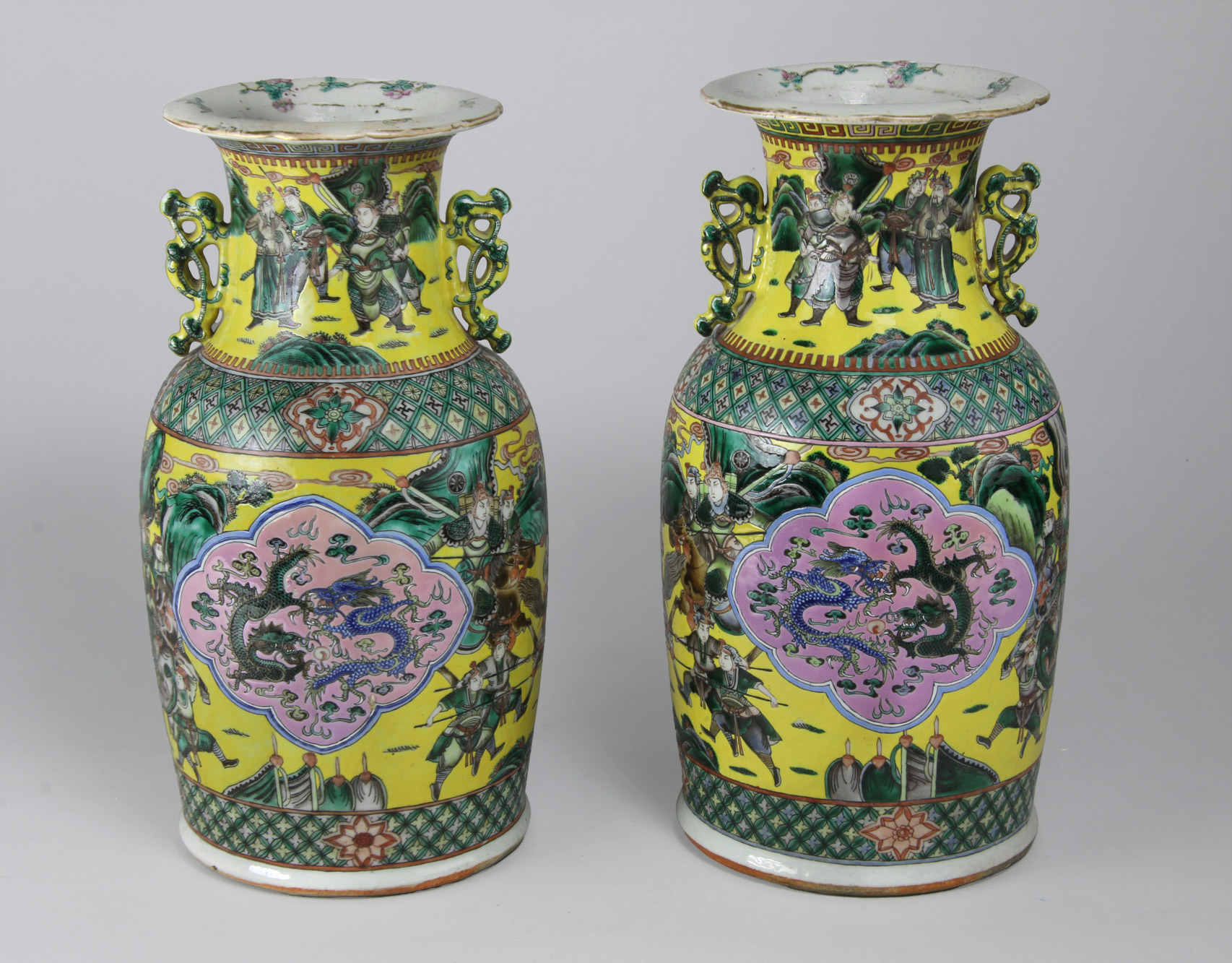  PAR DE ANTIGUOS VASOS DE PORCELANA CHINA ESMALTADA. 