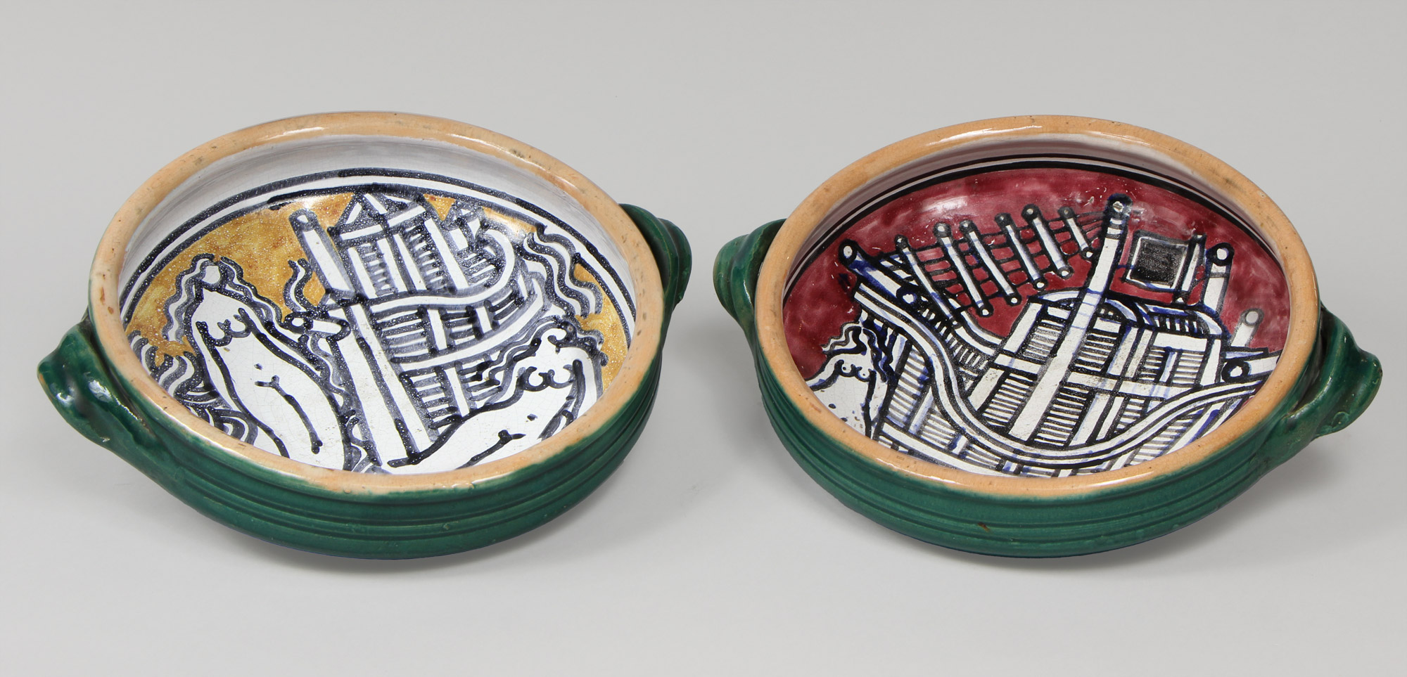  PAR DE CENTROS HONDOS DE CERAMICA ESMALTADA. 