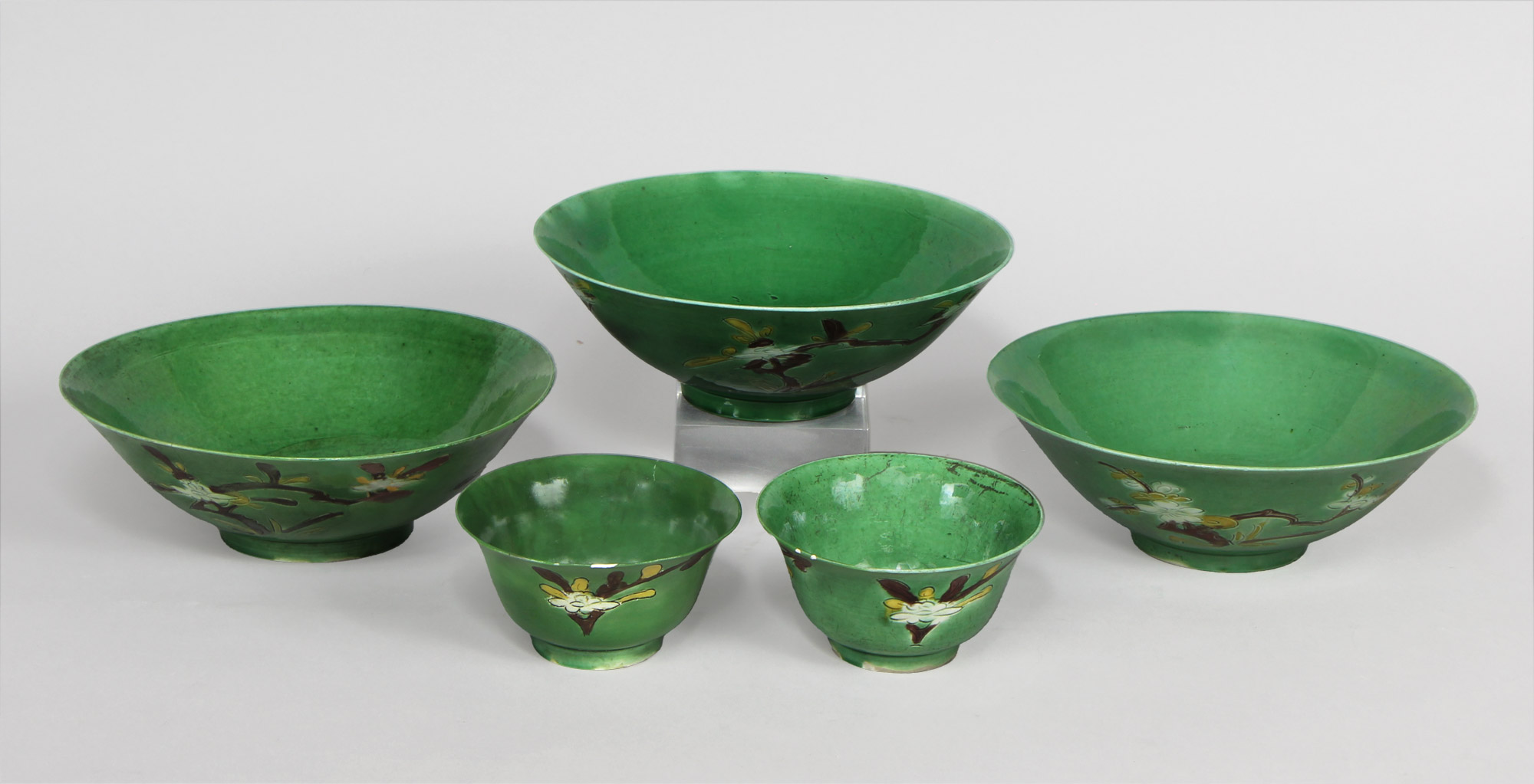  CINCO ANTIGUAS ESCUDILLAS DE PORCELANA CHINA ESMALTADA. 