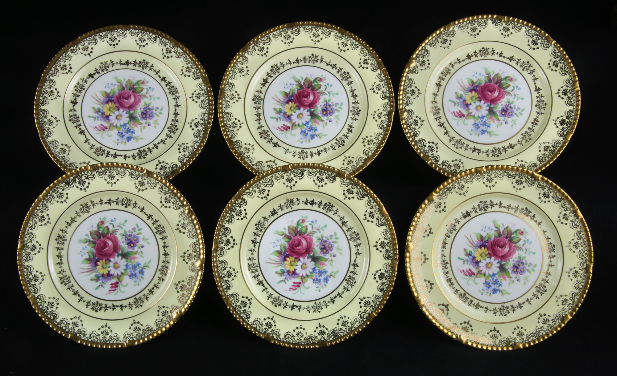  VEINTICUATRO PLATOS DE PORCELANA INGLESA PARAGON. 