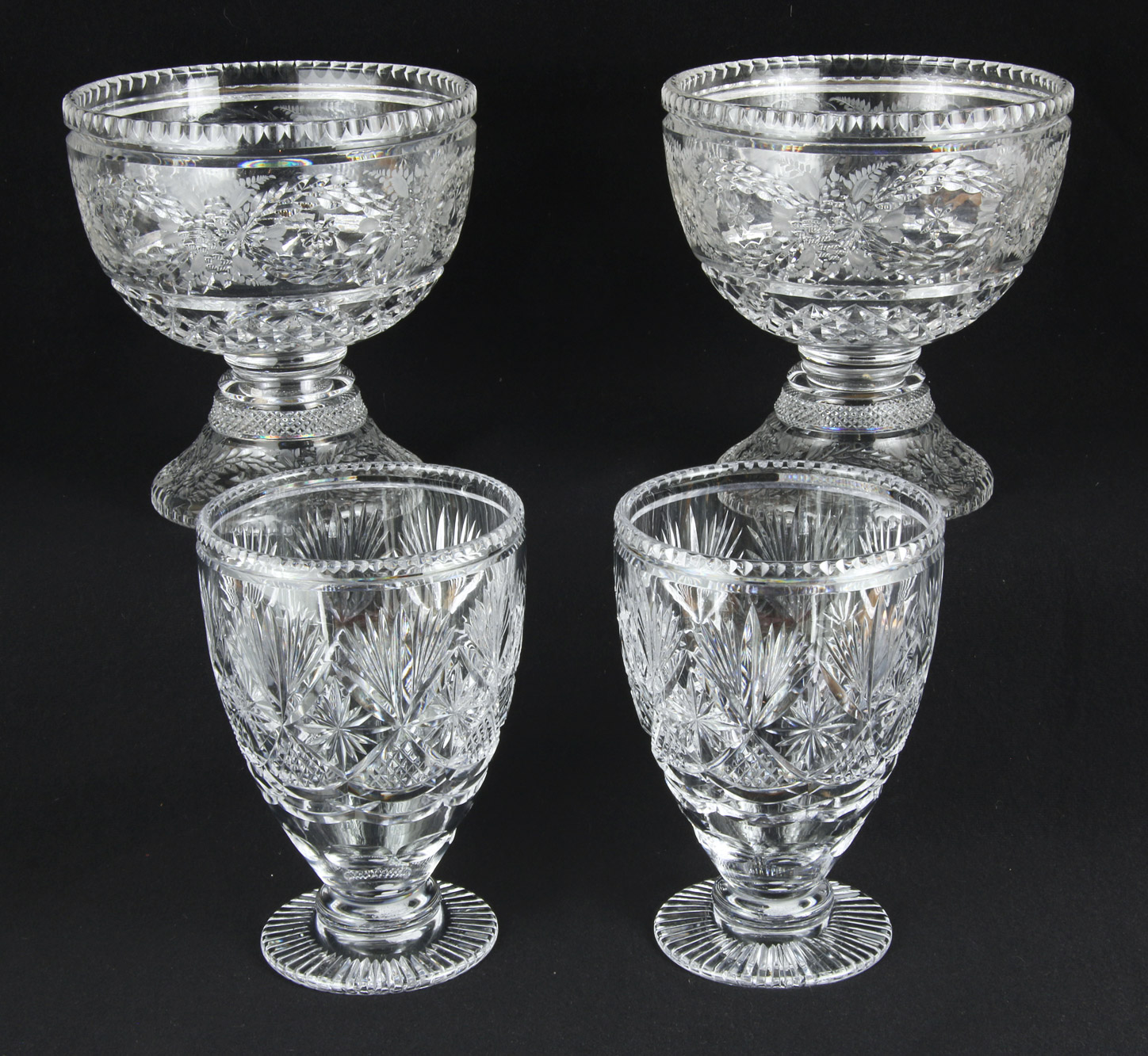 Lotes 657 y 652: 
																		PAR DE COPONES DE CRISTAL INGLES TALLADO. 
																		PAR DE COPONES DE CRISTAL INGLES TALLADO. 