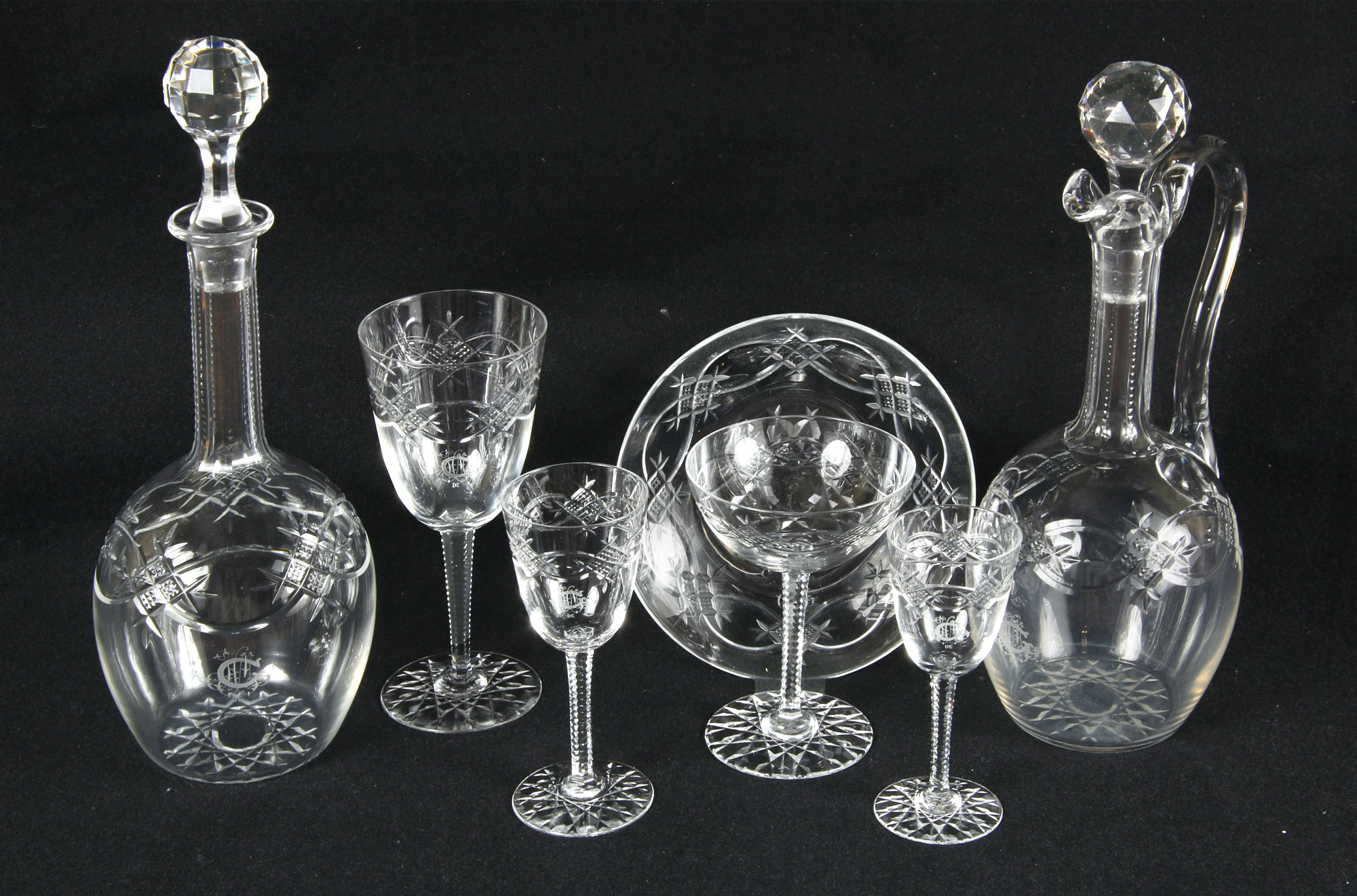  CONJUNTO DE COPAS DE CRISTAL TALLADO. 