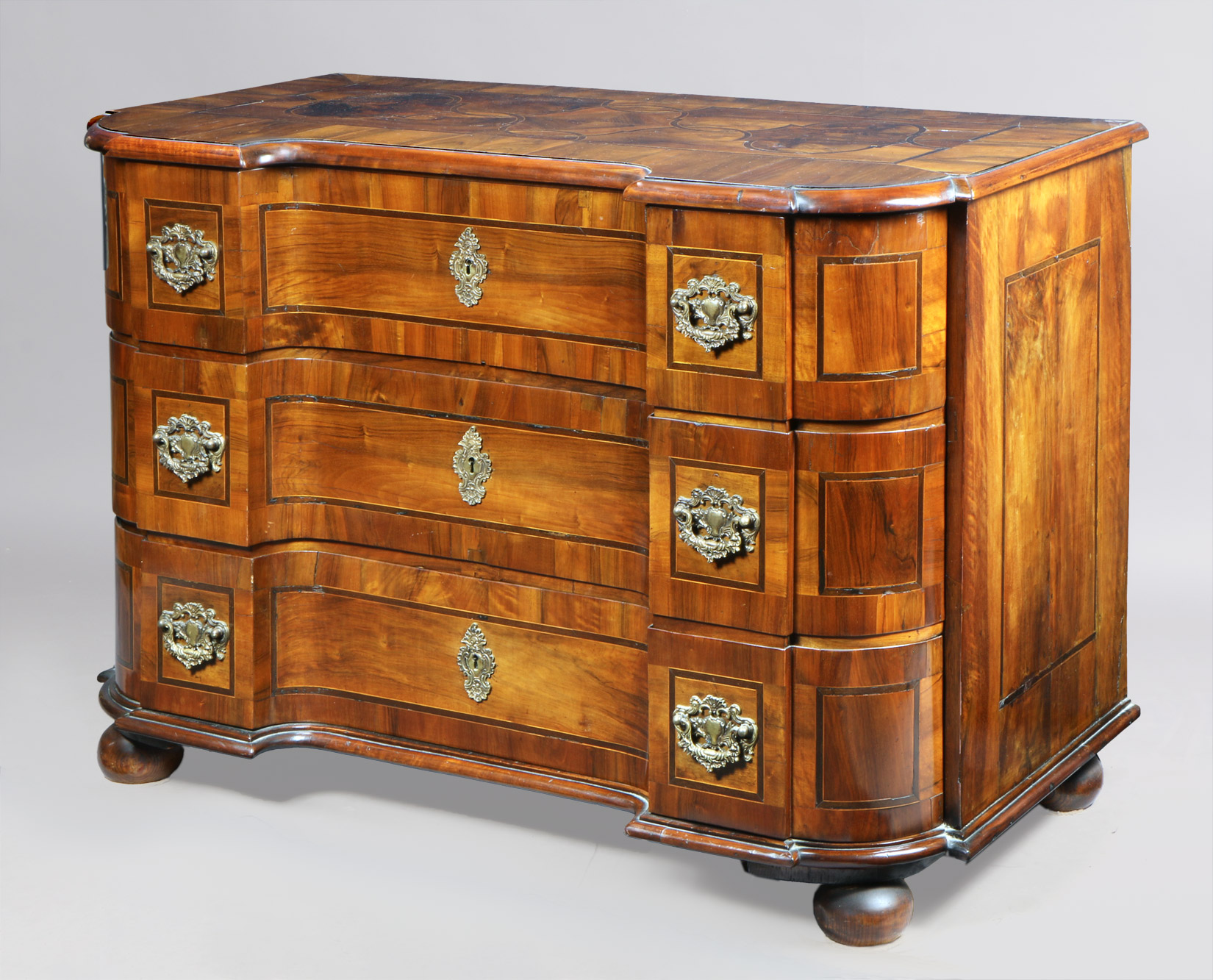  ANTIGUA COMODA ALEMANA DEL SIGLO XVIII. 