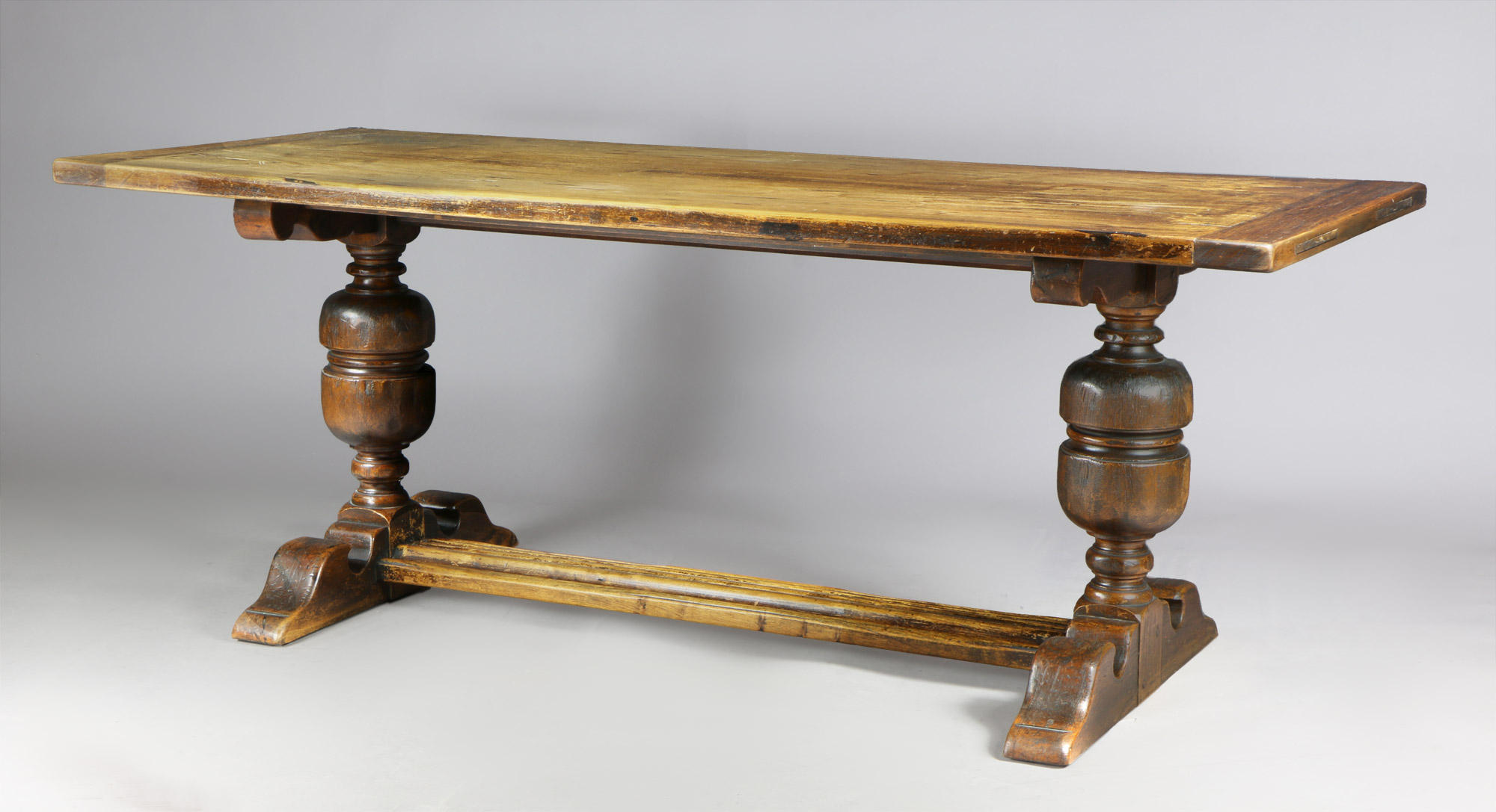  MESA DE REFECTORIO DE ESTILO INGLES TUDOR. 