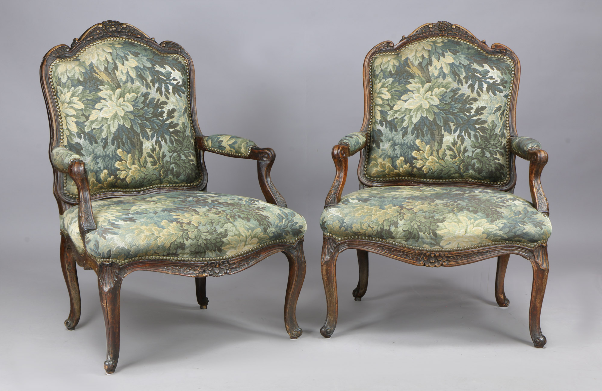  PAR DE ANTIGUOS SILLONES FRANCESES DE ESTILO REGENCE. 