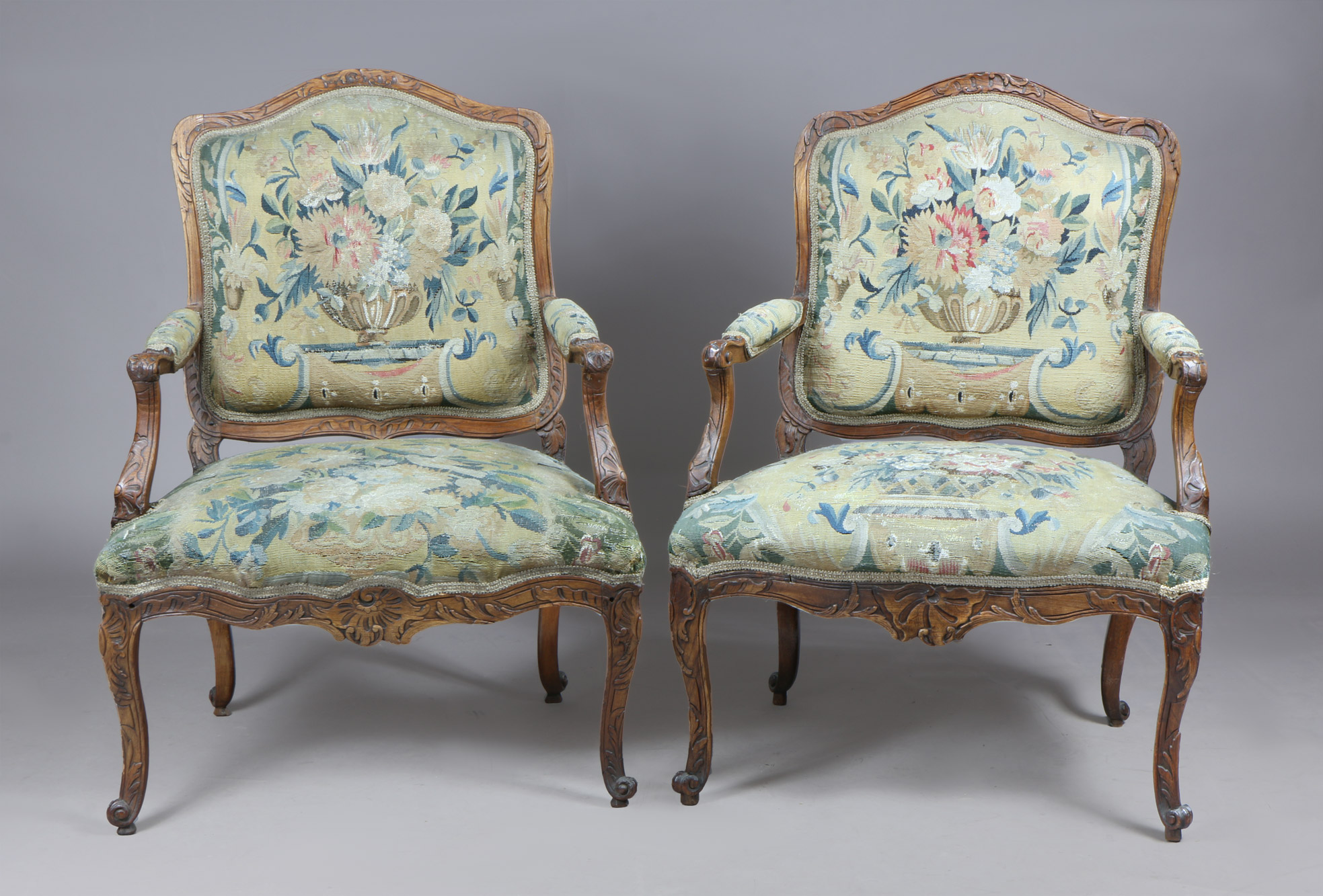  PAR DE SILLONES FRANCESES DE EPOCA LUIS XV.  