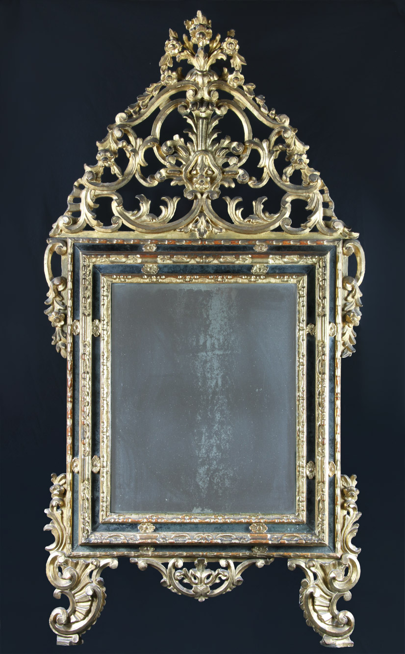  ANTIGUO ESPEJO VENECIANO CON MARCO DE MADERA DORADA.