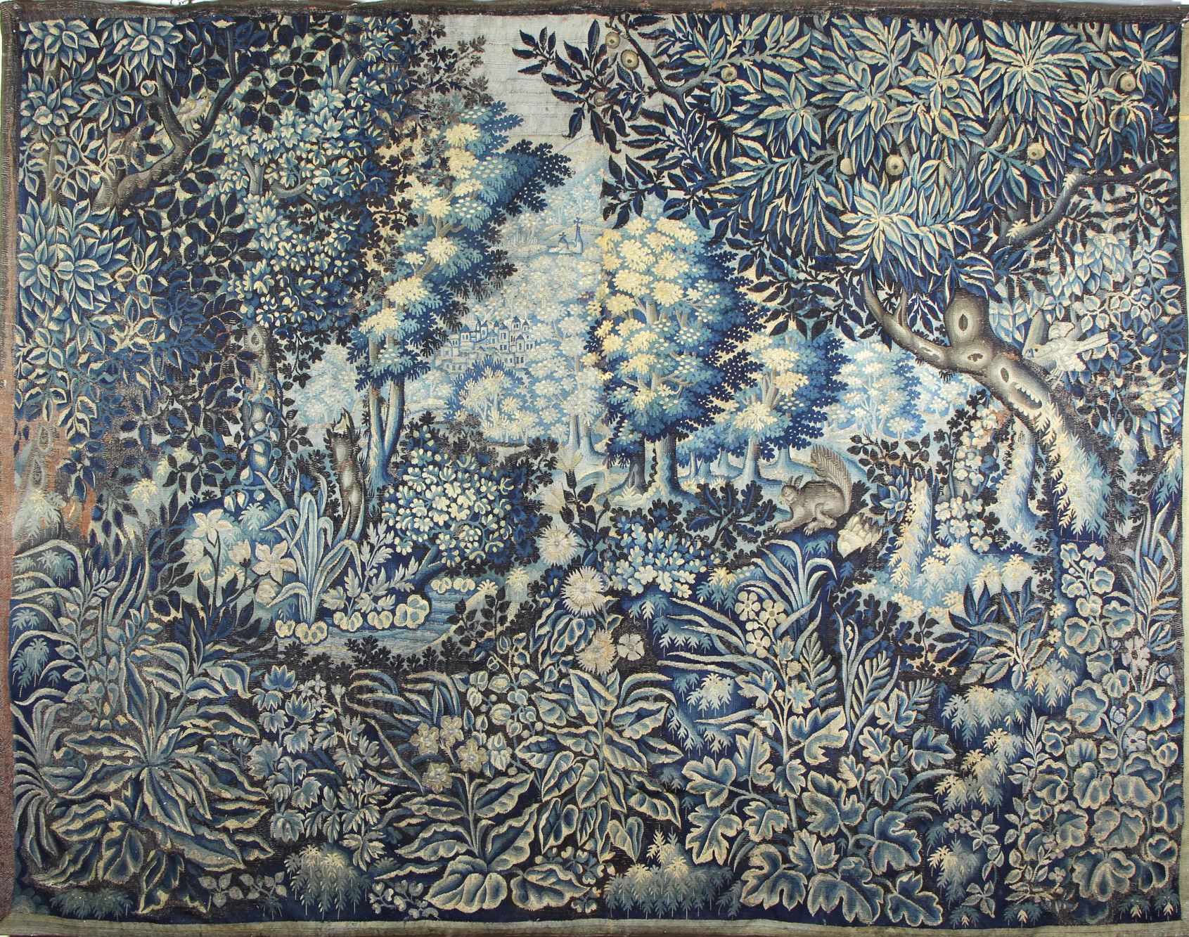  ANTIGUA TAPICERIA FRANCESA VERDURE DE LANA TEJIDA A MANO.