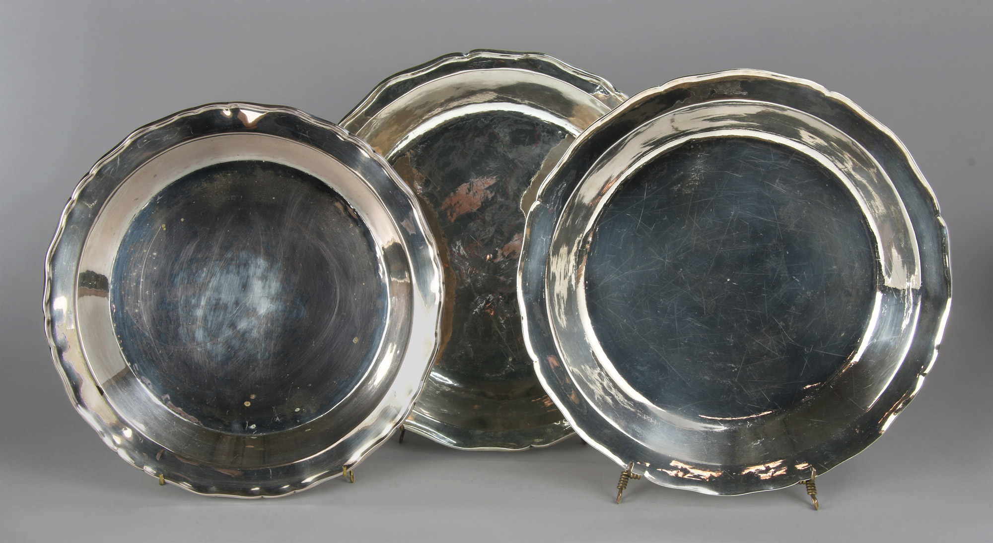  TRES ANTIGUAS PAILAS COLONIALES DE PLATA BAJA SIGLO XIX. 