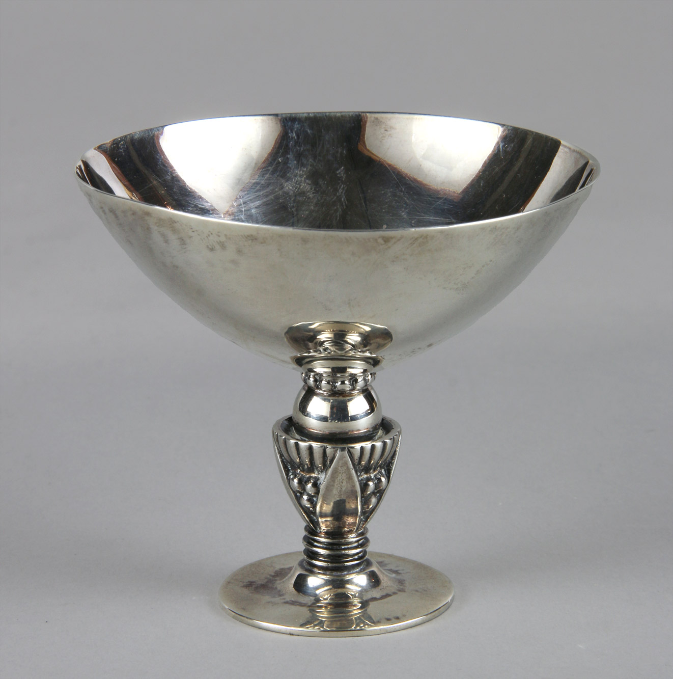 PEQUEÑA COPA DINAMARQUESA GEORG JENSEN. 