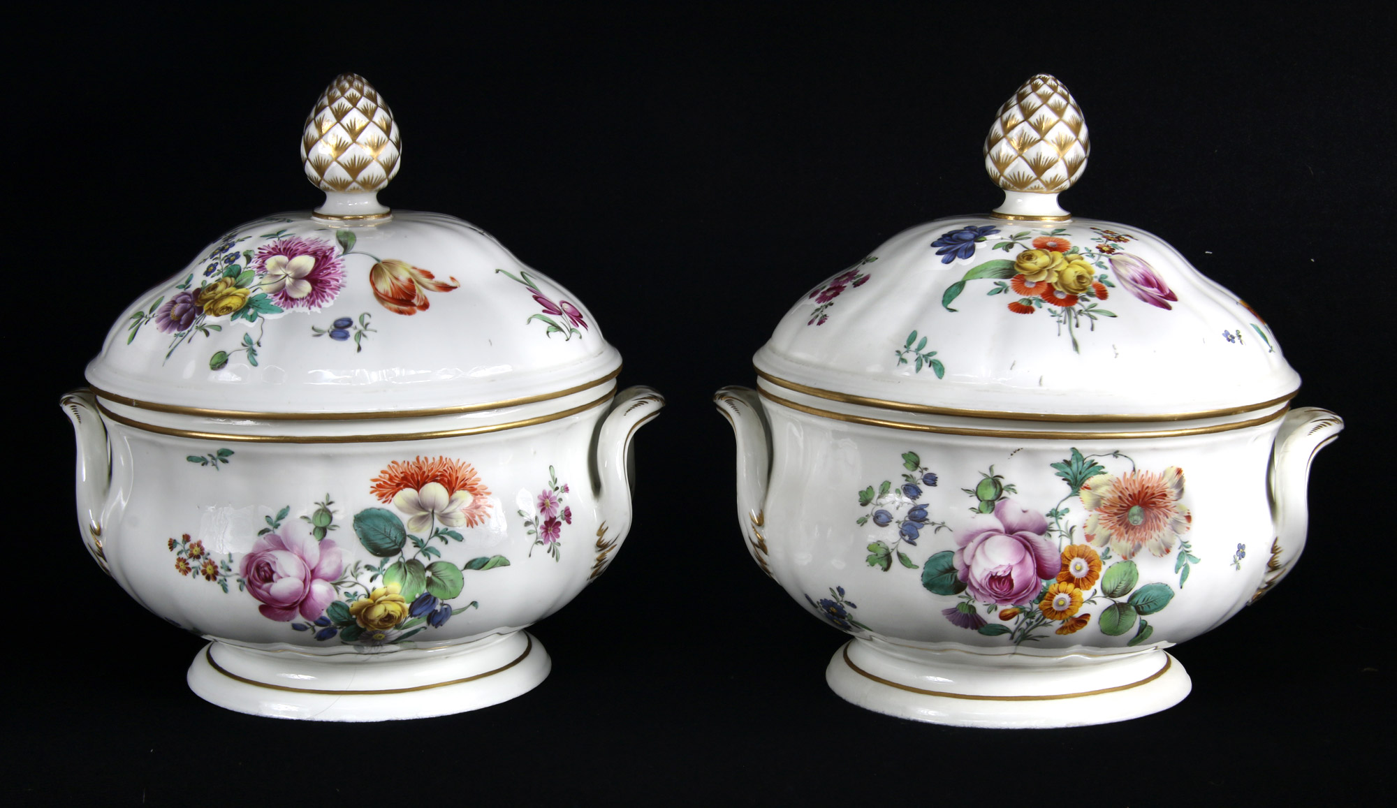  PAR DE ANTIGUAS SOPERAS DE PORCELANA ALEMANA SIGLO XVIII. 