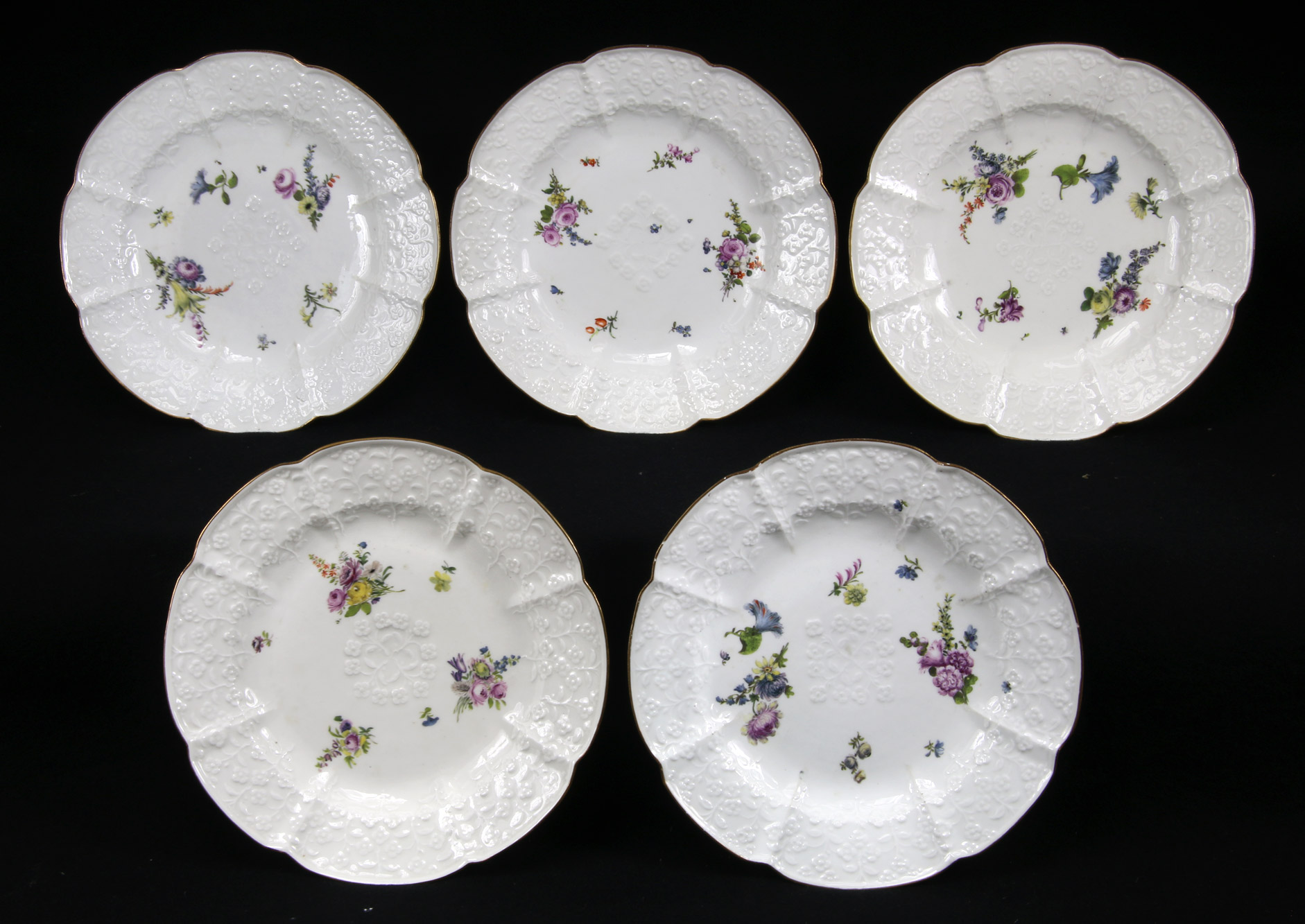  DOCE ANTIGUOS PLATOS DE PORCELANA ALEMANA DE MEISSEN. 