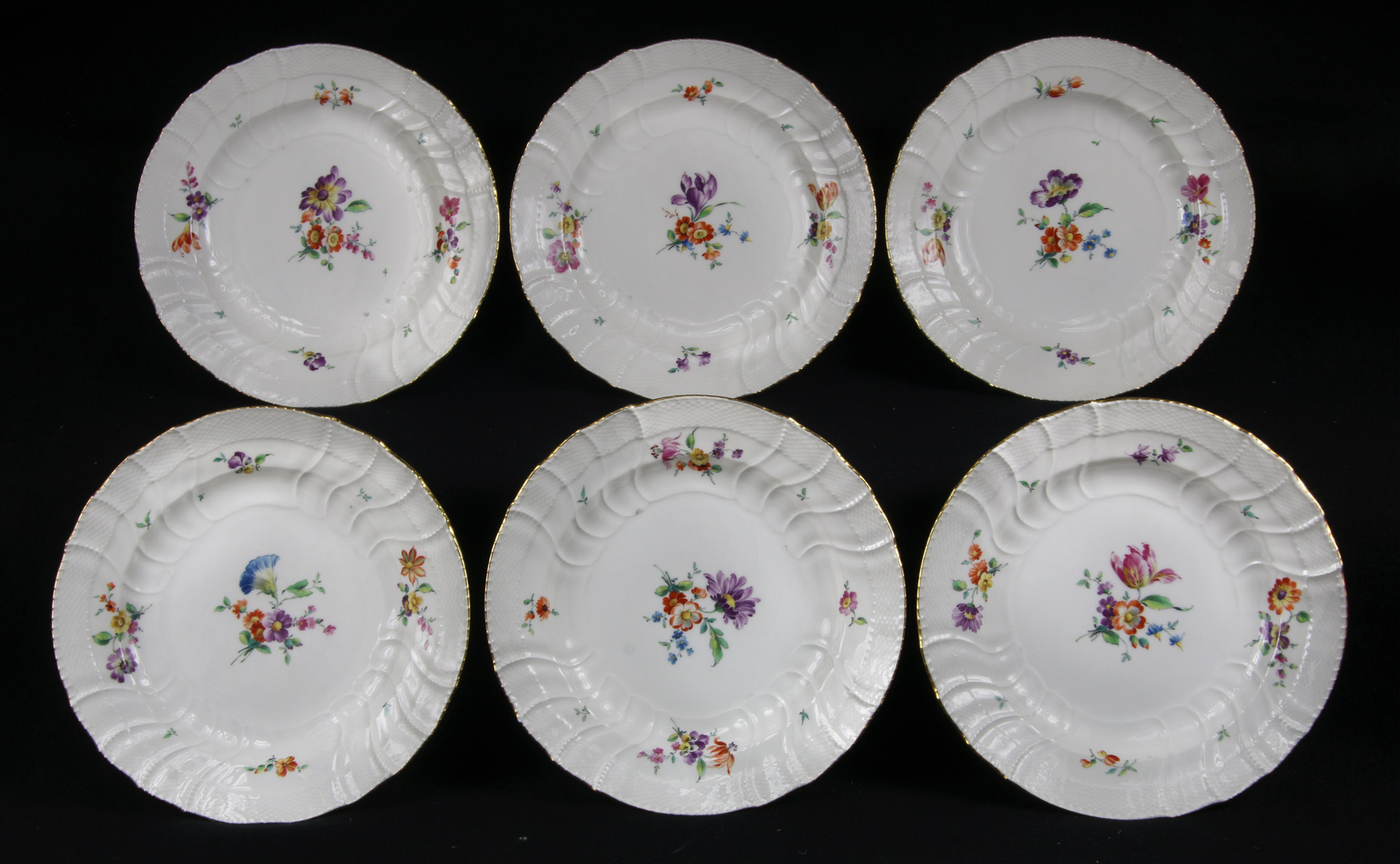  DIECIOCHO ANTIGUOS PLATOS DE PORCELANA ALEMANA KPM. 