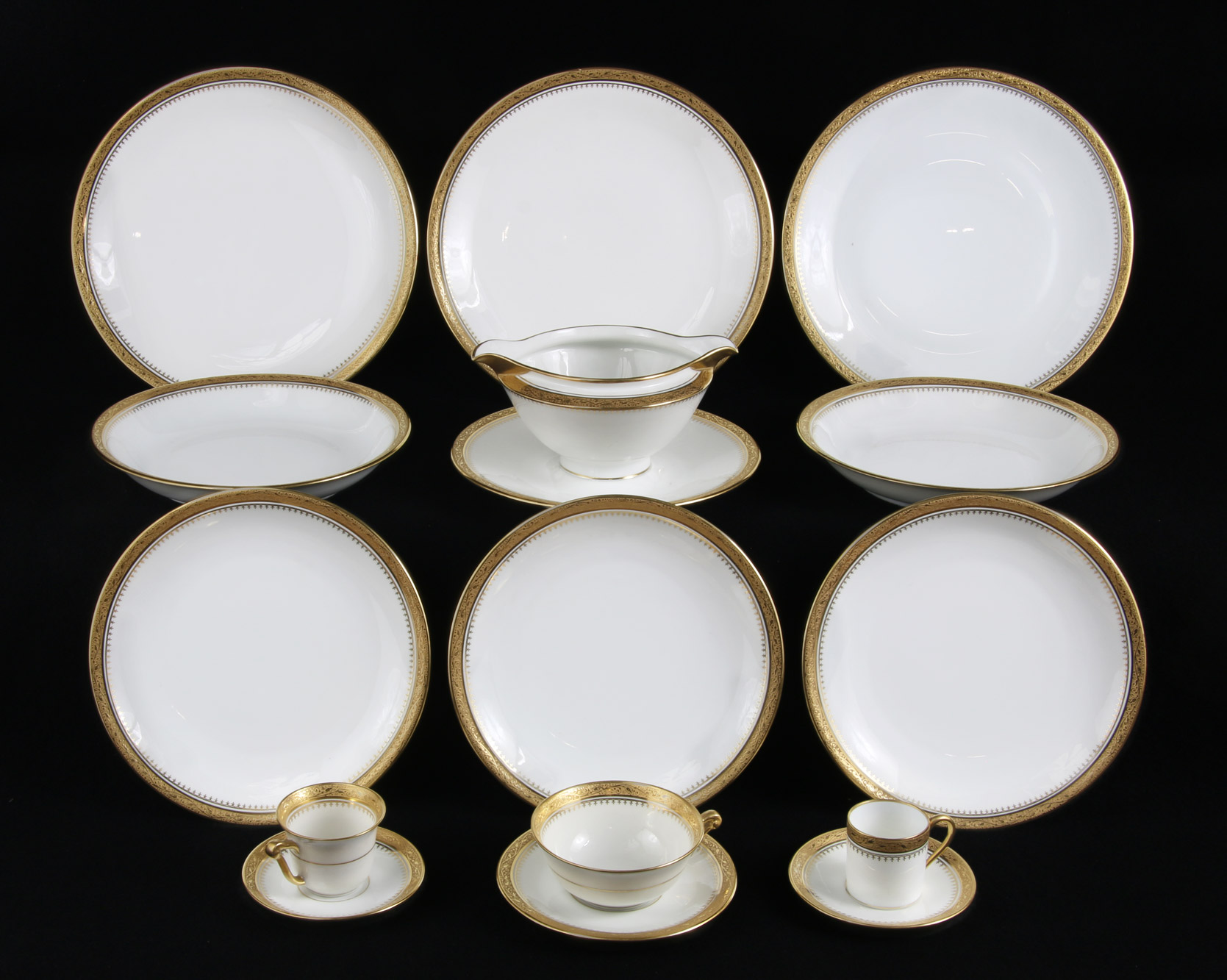  CONJUNTO DE PORCELANA FRANCESA LIMOGES PARA MESA.