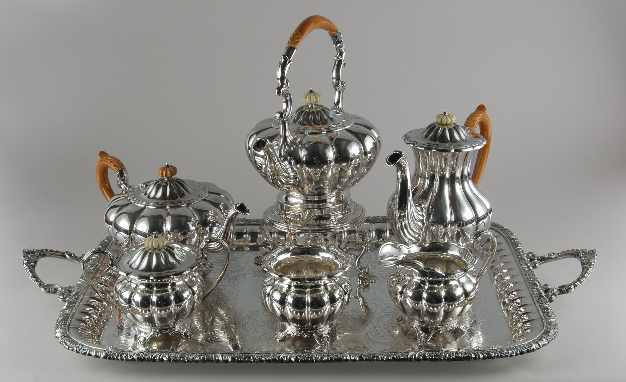  JUEGO DE METAL INGLES E.P.N.S. PLATEADO PARA TE Y CAFE. 