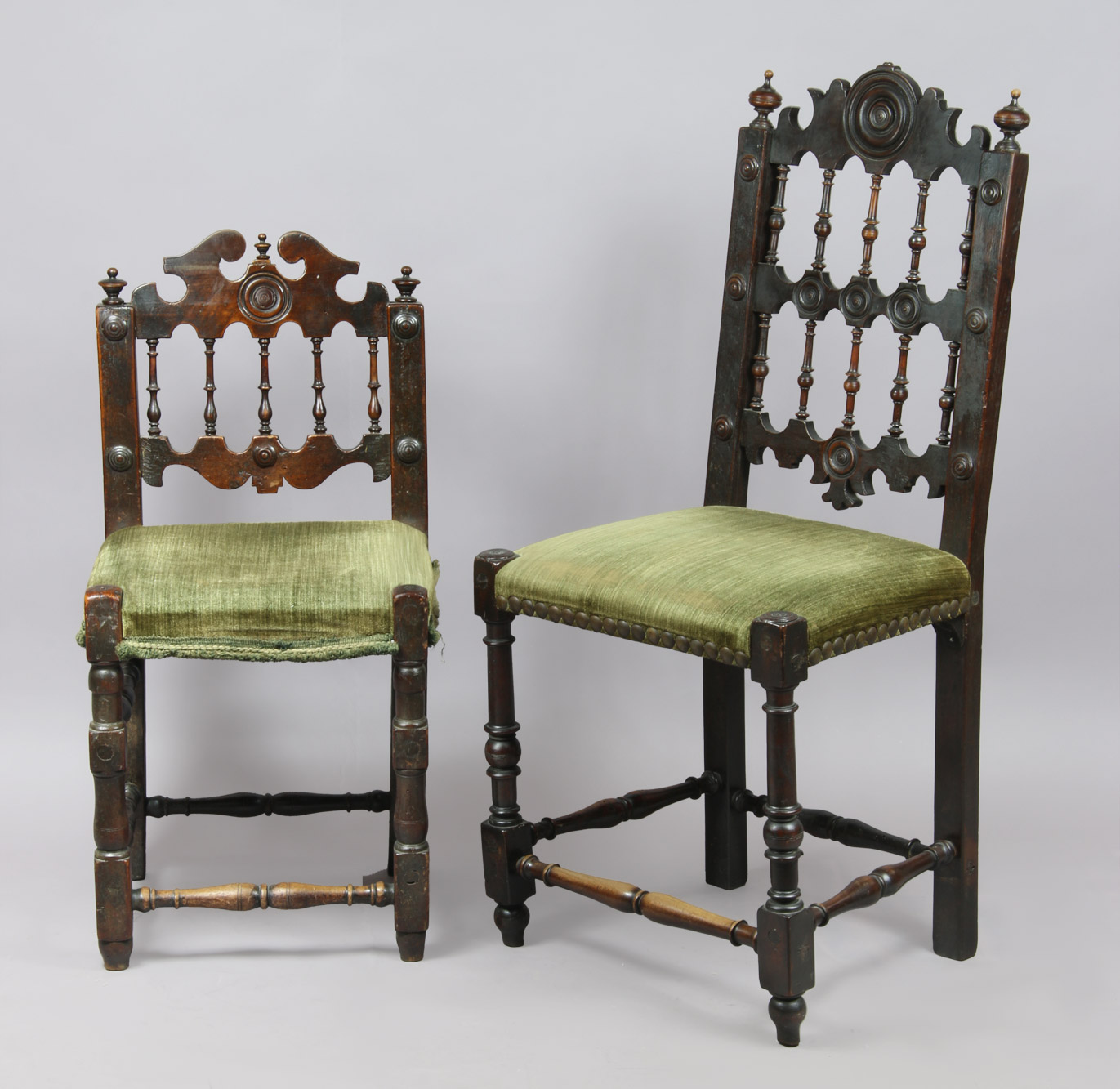  DOS ANTIGUAS SILLAS ESPAÑOLAS DE ESTILO BARROCO.