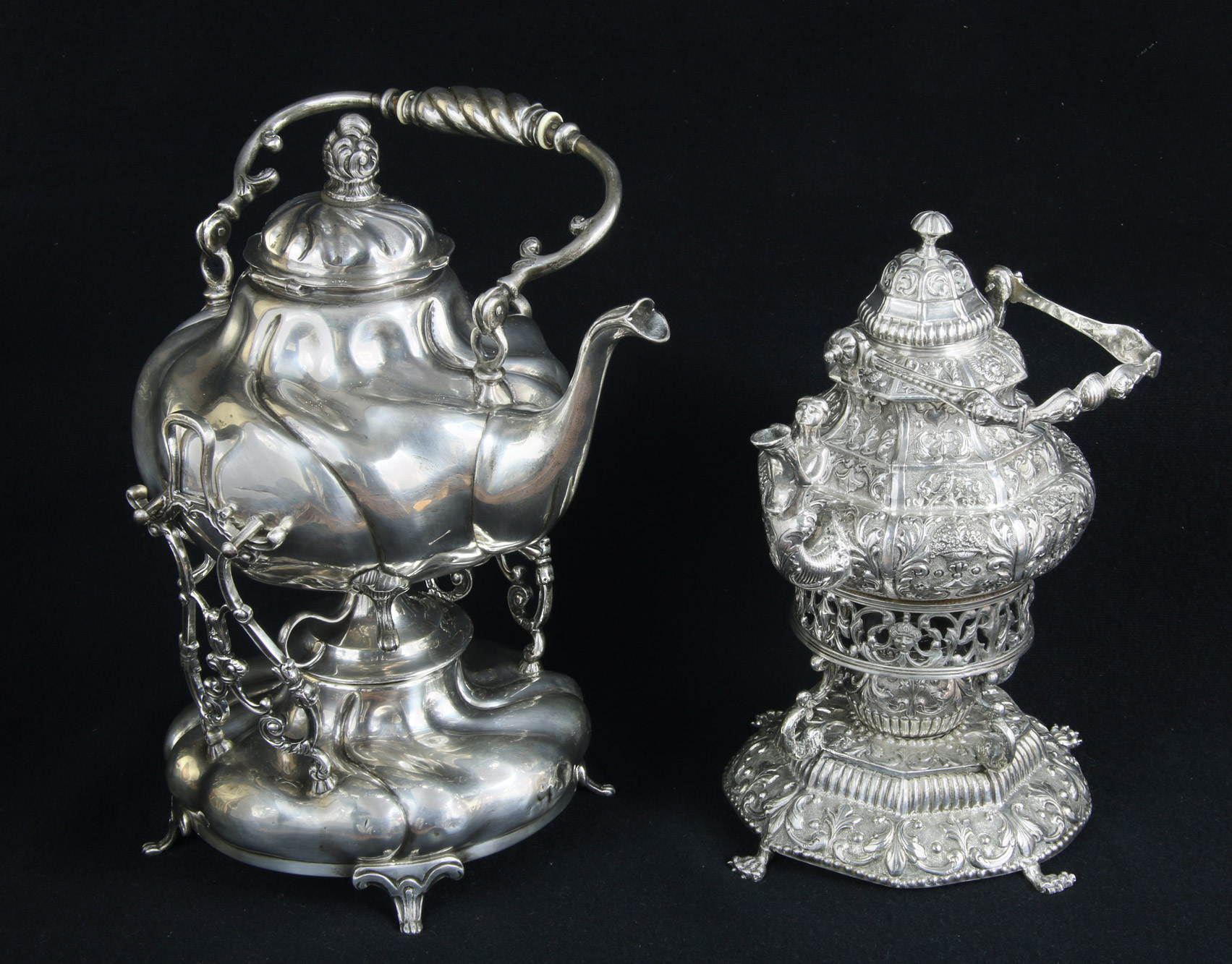 Lotes 593 y 744: 
																		SAMOVAR DE PLATA STERLING 925 SELLADA. 
																		SAMOVAR DE PLATA ALEMANA SELLADA.