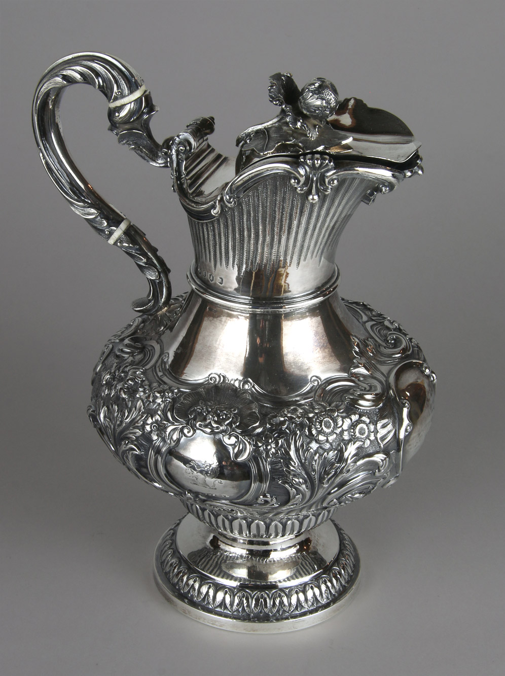  ANTIGUA JARRA DE PLATA IRLANDESA SELLADA.