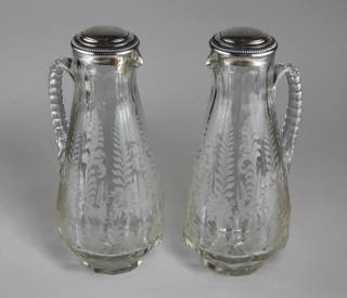 Lote 583: PAR DE JARRAS ALTAS FRANCESAS DE CRISTAL FACETADO. PAR DE JARRAS ALTAS FRANCESAS DE CRISTAL FACETADO.