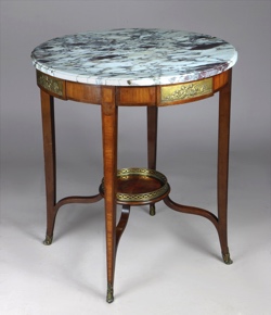 Lote 414: MESA DE ESTILO FRANCES LUIS XVI PARA CENTRO. MESA DE ESTILO FRANCES LUIS XVI PARA CENTRO.