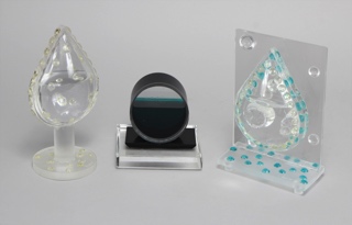 Lotes 861, 862 y 863: 
																		KOSICE, Gyula: 'GOTA' 
																		KOSICE, Gyula: 'HIDROESFERA'
																		KOSICE, Gyula: 'MEDIA GOTA'