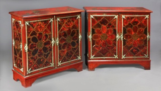 Lote 266: PAR DE ANTIGUOS GABINETES INGLESES CON DECORACION ORIENTAL. PAR DE ANTIGUOS GABINETES INGLESES CON DECORACION ORIENTAL.
