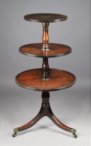 Lote 295: ANTIGUA 'THREE TIER DUMB-WAITER' EPOCA JORGE III. ANTIGUA 'THREE TIER DUMB-WAITER' EPOCA JORGE III.