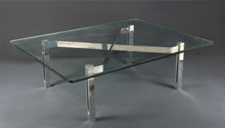 Lote 435: MESA BAJA RECTANGULAR DE LINEA MODERNA PARA CENTRO. MESA BAJA RECTANGULAR DE LINEA MODERNA PARA CENTRO.