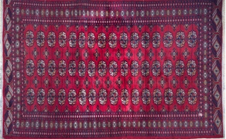 Lote 496: ALFOMBRA BOUCKARA DE LANA TEJIDA A MANO. ALFOMBRA BOUCKARA DE LANA TEJIDA A MANO.