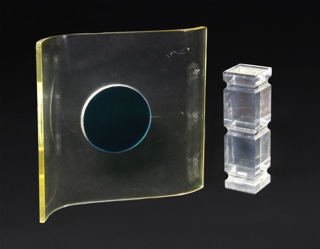 Lotes 865 y 864: 
																		POLESELLO, Rogelio: 'PLACA CON CIRCULO'
																		POLESELLO, Rogelio: 'TORRE'