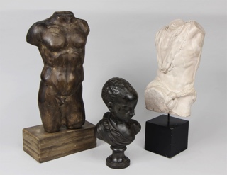 Lotes 1013, 1014 y 1015: 
																		ESCULTURA TORSO MASCULINO DE YESO PATINADO.
																		'BUSTO DE NIÑO' 
																		'TORSO MASCULINO' 