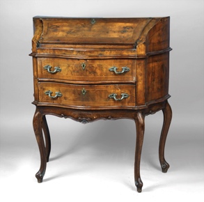 Lote 310: PEQUEÑO SECRETAIRE ITALIANO DEL SIGLO XIX. PEQUEÑO SECRETAIRE ITALIANO DEL SIGLO XIX.