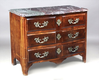 Lote 447: COMODA FRANCESA DE ESTILO LUIS XVI. COMODA FRANCESA DE ESTILO LUIS XVI.