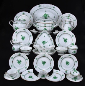 Lote 824: JUEGO DE PORCELANA HUNGARA DE HEREND PARA MESA.  JUEGO DE PORCELANA HUNGARA DE HEREND PARA MESA. 