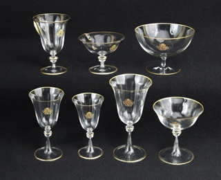 Lote 597: JUEGO DE COPAS DE FINO CRISTAL FRANCES LISO. JUEGO DE COPAS DE FINO CRISTAL FRANCES LISO.