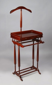 Lote 353: MESA PERCHA VALET DE ESTILO INGLES REGENCY. MESA PERCHA VALET DE ESTILO INGLES REGENCY.