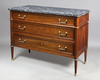 Lote 220: COMODA DE ESTILO FRANCES LUIS XVI DE LA CASA JANSEN. COMODA DE ESTILO FRANCES LUIS XVI DE LA CASA JANSEN.