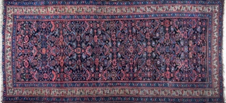 Lote 486: ALFOMBRA PERSA CAMINO DE LANA TEJIDA A MANO.  ALFOMBRA PERSA CAMINO DE LANA TEJIDA A MANO. 