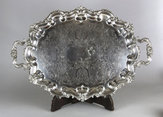 Lote 532: GRAN BANDEJA INGLESA REPRODUCCION OLD SHEFFIELD CON ASAS. GRAN BANDEJA INGLESA REPRODUCCION OLD SHEFFIELD CON ASAS.