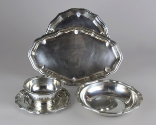 Lote 520: CUATRO PIEZAS DE PLATA NACIONAL 925 SELLADA PARA SERVIR.  CUATRO PIEZAS DE PLATA NACIONAL 925 SELLADA PARA SERVIR. 