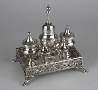 Lote 622: PEQUEÑO TINTERO DE PLATA EUROPEA SELLADA.  PEQUEÑO TINTERO DE PLATA EUROPEA SELLADA. 