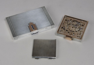 Lote 635: TRES 'VANITY' DE PLATA FRANCESA DIFERENTES.  TRES 'VANITY' DE PLATA FRANCESA DIFERENTES. 