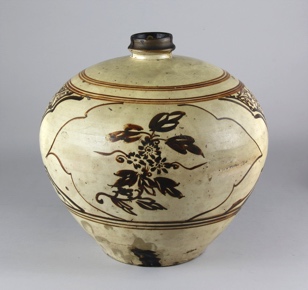 Lote 815: ANTIGUO VASO CHINO DE ALFARERIA ESMALTADA.  ANTIGUO VASO CHINO DE ALFARERIA ESMALTADA. 