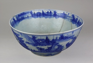 Lote 782: ANTIGUO CENTRO HONDO CHINO DE ALFARERIA ESMALTADA.  ANTIGUO CENTRO HONDO CHINO DE ALFARERIA ESMALTADA. 