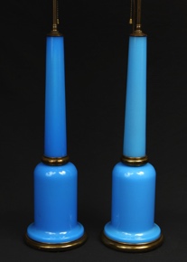 Lote 816: PAR DE GRANDES LAMPARAS DE OPALINA CELESTE.  PAR DE GRANDES LAMPARAS DE OPALINA CELESTE. 