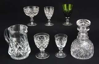 Lote 536: CONJUNTO DE COPAS TALLADAS CON PIE BAJO.  CONJUNTO DE COPAS TALLADAS CON PIE BAJO. 